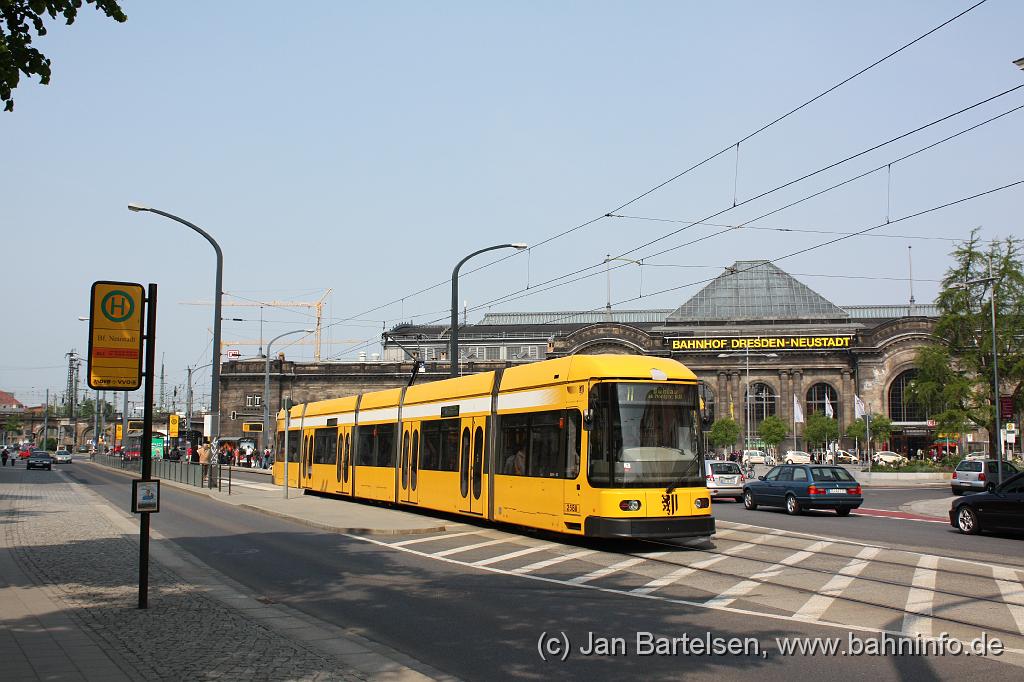 IMG_1607.jpg - Wagen 2588 (Typ "NGT 6 DD") am Bf. Dresden-Neustadt (01. Mai 2009).